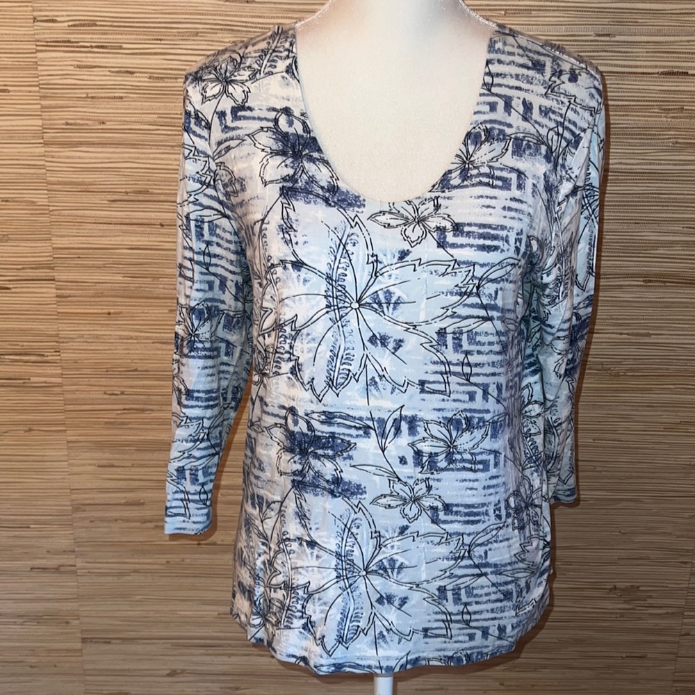 Style & Co. medium 3/4 sleeve white navy light blue t-shirt. EUC!